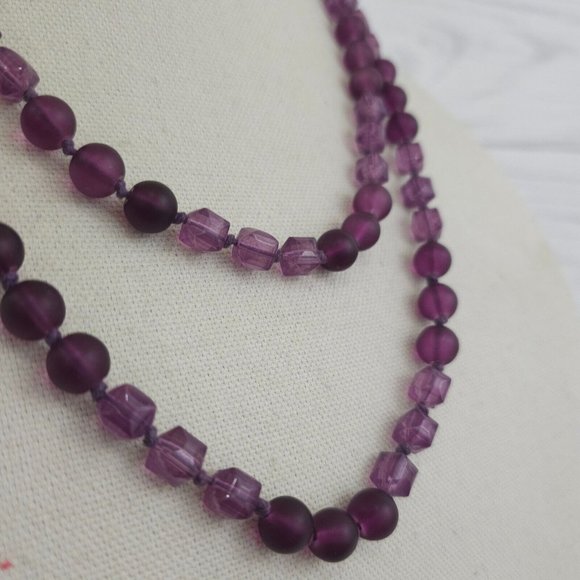 Vintage Long Beaded Faceleted Acrylic Necklace 47" Knotted Strand Z5 - Picture 3 of 5